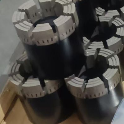Bici di diamante a profilo semicondotto per l'estrazione di nuclei di roccia da medio a duro