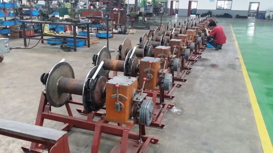 Un buon prezzo. L'impianto di perforazione di trapano elettrico parte l'argano guidato diesel del cavo di carotaggio in linea